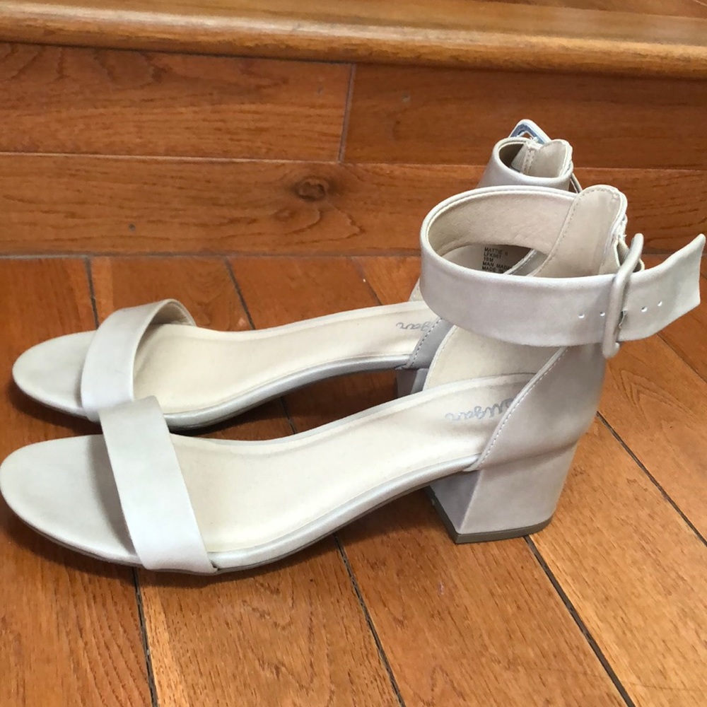 Super cute Nude Heels!
